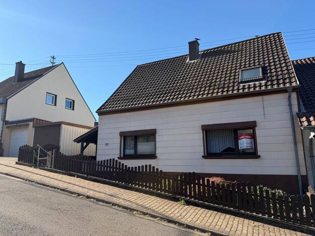 Einfamilienhaus zum Kauf 128.000 € 6 Zimmer 120 m² 445 m² Grundstück frei ab sofort Landsweiler Lebach 66822