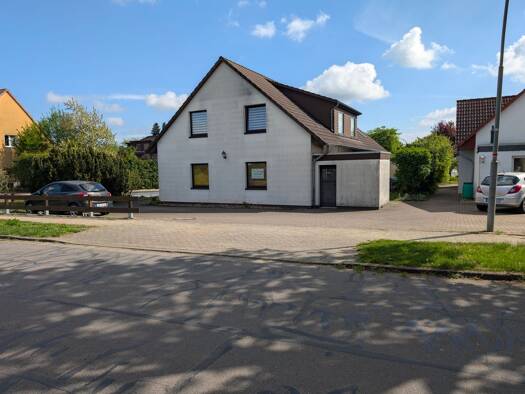 Haus zum Kauf 199.000 € 13 Zimmer 100,2 m² 648 m² Grundstück Leiferde Leiferde 38542