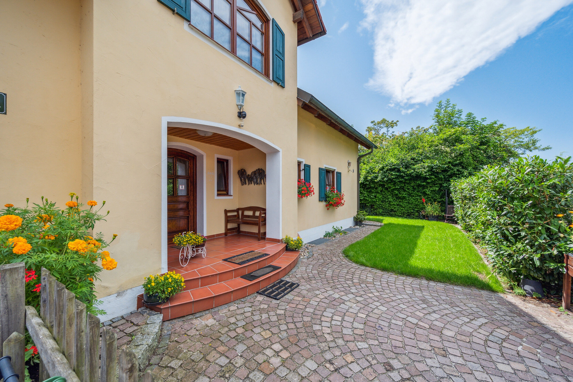 Einfamilienhaus zum Kauf 1.250.000 € 9 Zimmer 283 m²<br/>Wohnfläche 535 m²<br/>Grundstück Hundszell Ingolstadt / Knoglersfreude 85051