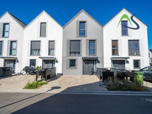 Reihenmittelhaus zur Miete 1.900 € 5 Zimmer 150 m² 160 m² Grundstück frei ab 01.11.2026 Köfering Köfering 93096