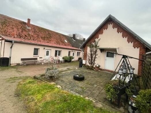 Doppelhaushälfte zum Kauf 165.000 € 9 Zimmer 165 m² 3.131 m² Grundstück frei ab sofort Rothspalk Lalendorf 18279