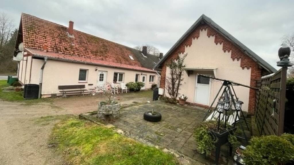 Doppelhaushälfte zum Kauf 165.000 € 9 Zimmer 165 m² 3.131 m² Grundstück frei ab sofort Rothspalk Lalendorf 18279