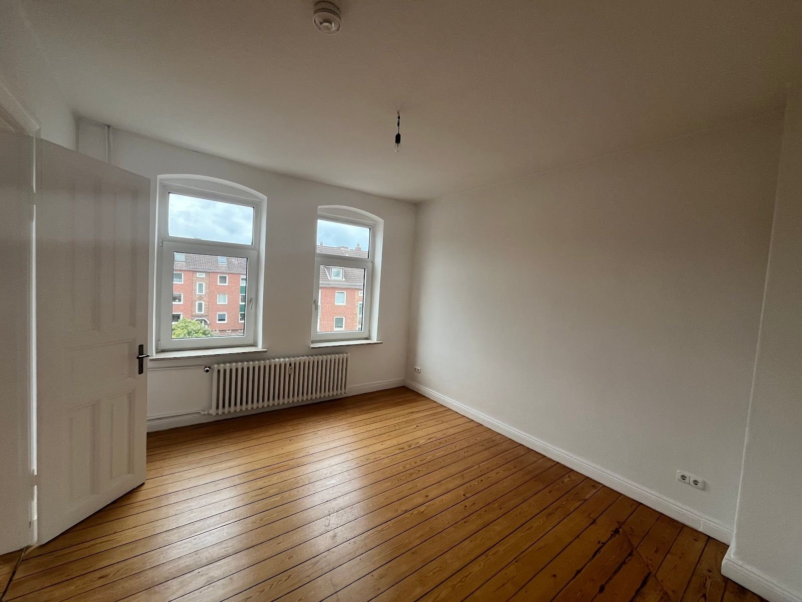 Wohnung zur Miete 650 € 2,5 Zimmer 62 m²<br/>Wohnfläche 3.<br/>Geschoss 01.11.2024<br/>Verfügbarkeit Holtenauer Straße 316 Wik Bezirk 1 Kiel 24106