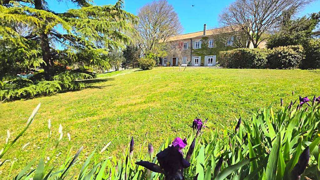 Einfamilienhaus zum Kauf 1.100.000 € 387 m² 5.500 m² Grundstück MONTELIMAR 26200