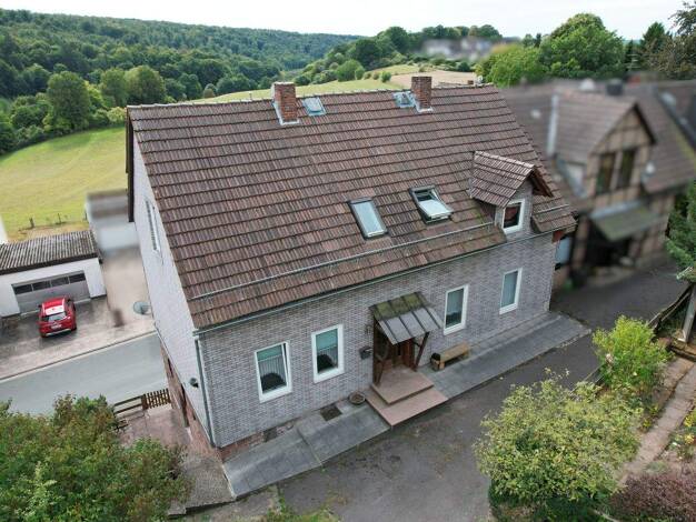 Doppelhaushälfte zum Kauf 74.000 € 7 Zimmer 167 m² 538 m² Grundstück Neuhäuser Straße 7 Derental 37691