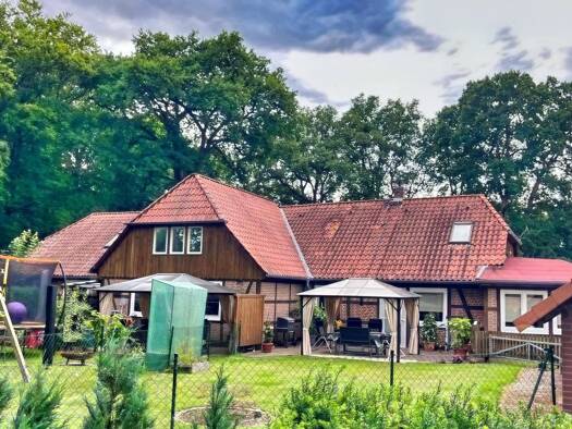 Mehrfamilienhaus zum Kauf als Kapitalanlage geeignet 315.000 € 11 Zimmer 320 m² 1.346 m² Grundstück Oerrel Munster 29633