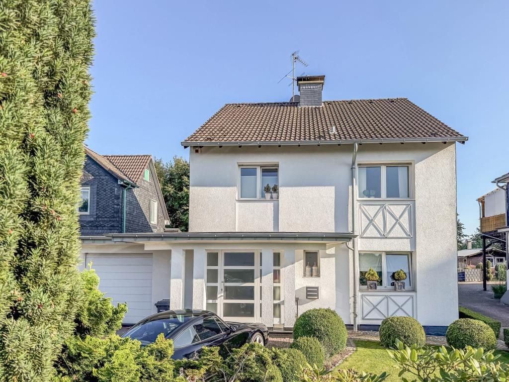 Einfamilienhaus zum Kauf 695.000 € 4 Zimmer 149,9 m²<br/>Wohnfläche 785 m²<br/>Grundstück Hilgen Burscheid 51399