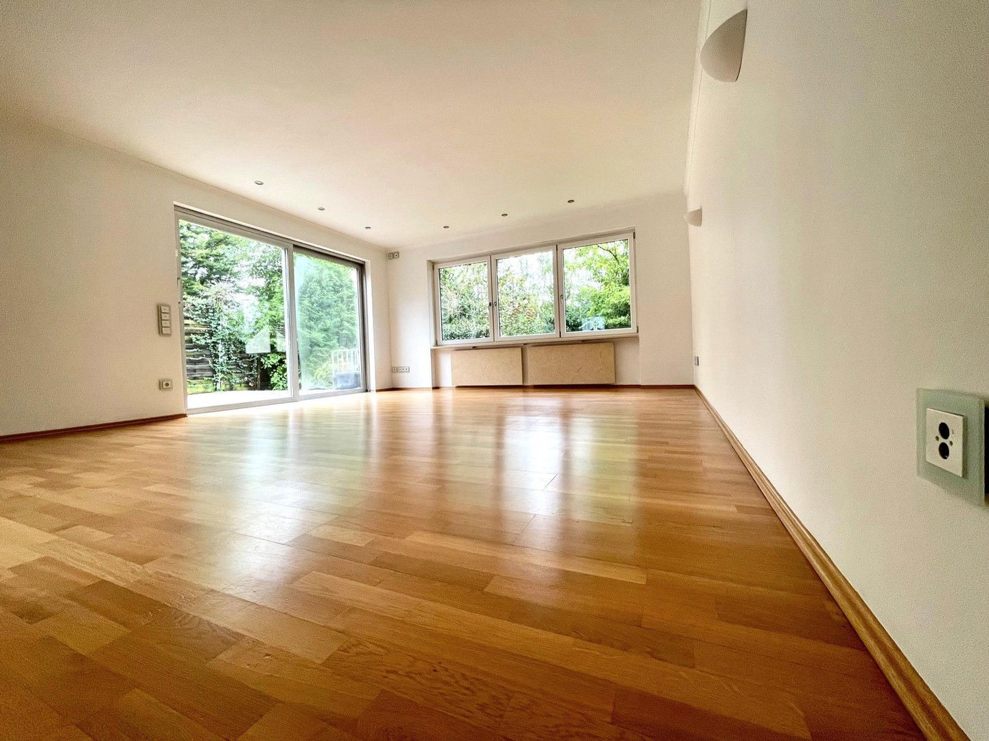 Einfamilienhaus zur Miete 3.000 € 4,5 Zimmer 150 m²<br/>Wohnfläche 120 m²<br/>Grundstück Englschalking München 81927