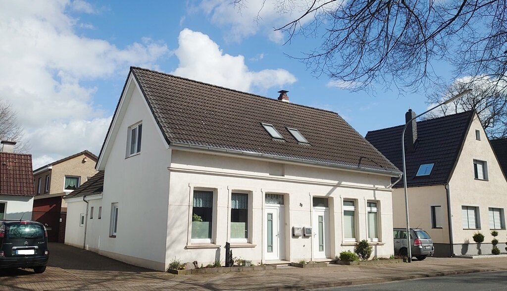 Mehrfamilienhaus zum Kauf 11,5 Zimmer 210 m²<br/>Wohnfläche 606 m²<br/>Grundstück Ehnern Oldenburg 26121