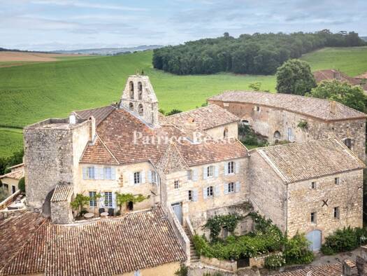 Reihenmittelhaus zum Kauf 1.190.000 € 8 Zimmer 700 m² 13.183 m² Grundstück Lachapelle 82120