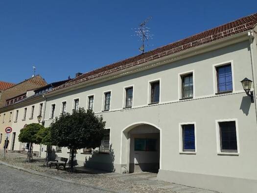 Wohn- und Geschäftshaus zum Kauf als Kapitalanlage geeignet 310.000 € 985 m² 1.450 m² Grundstück Kamenz 01917