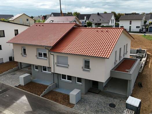 Einfamilienhaus zur Miete 2.740 € 7 Zimmer 196 m² 251 m² Grundstück frei ab 15.10.2026 Oedheim Oedheim 74229