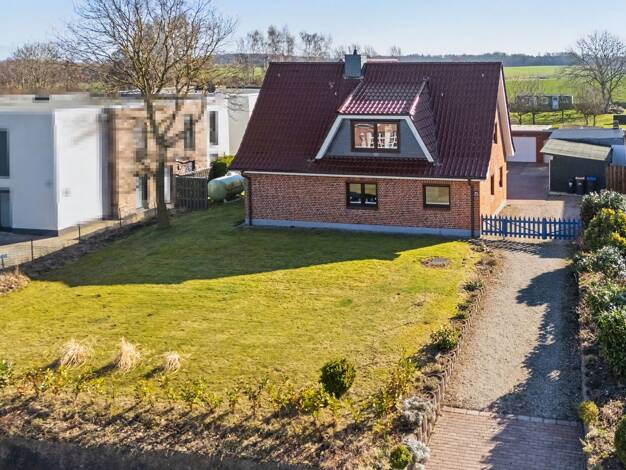 Einfamilienhaus zum Kauf 659.000 € 8 Zimmer 179 m² 2.394 m² Grundstück Kraksdorf Neukirchen 23779