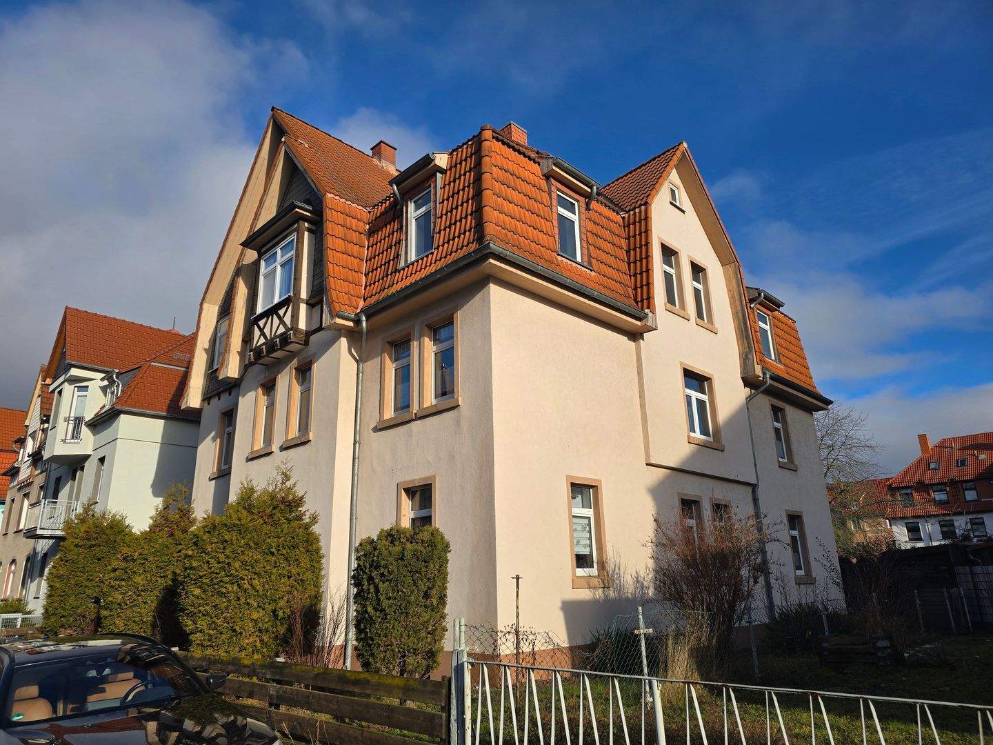 Immobilie in Gotha - Rentables Mehrfamilienhaus mit Stellplätzen in ruhiger Lage in Gotha - Bild 0