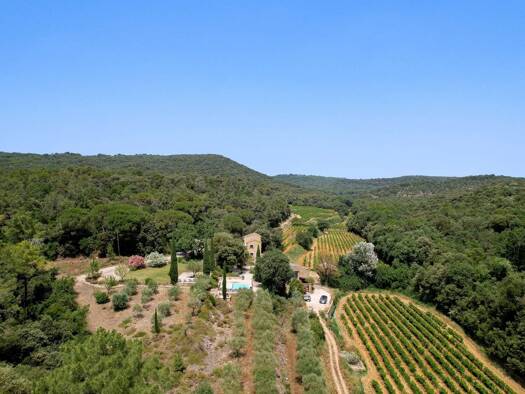 Einfamilienhaus zum Kauf 690.000 € 14 Zimmer 313,2 m² 133.527 m² Grundstück UZES 30700