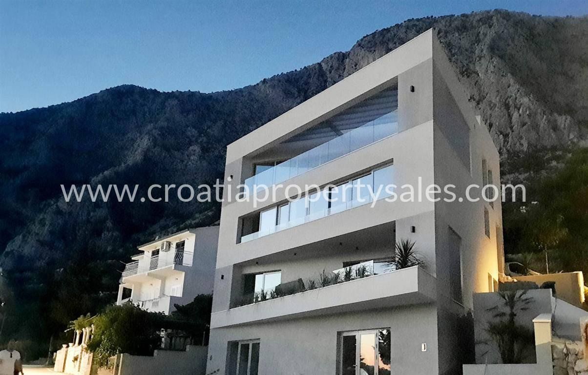 Haus zum Kauf 1.950.000 € 6 Zimmer 411 m²<br/>Wohnfläche Makarska