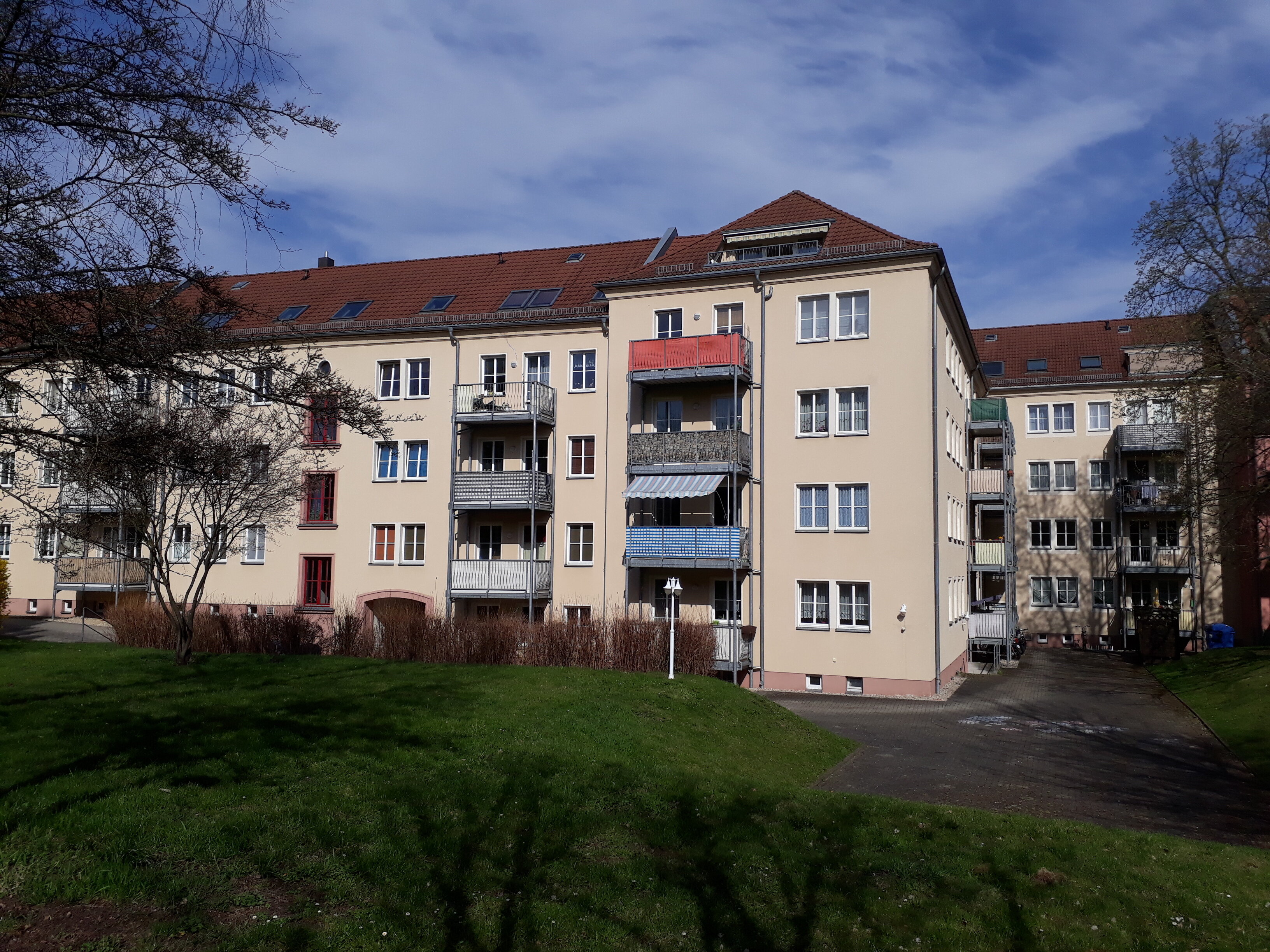 Wohnung zur Miete 310 € 2 Zimmer 56,5 m²<br/>Wohnfläche 1.<br/>Geschoss Crimmitschauer Straße 19 Mitte - West 135 Zwickau 08056