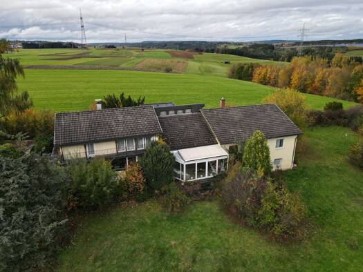 Einfamilienhaus zum Kauf 349.900 € 9,5 Zimmer 313 m² 1.225 m² Grundstück Aldingen 78554