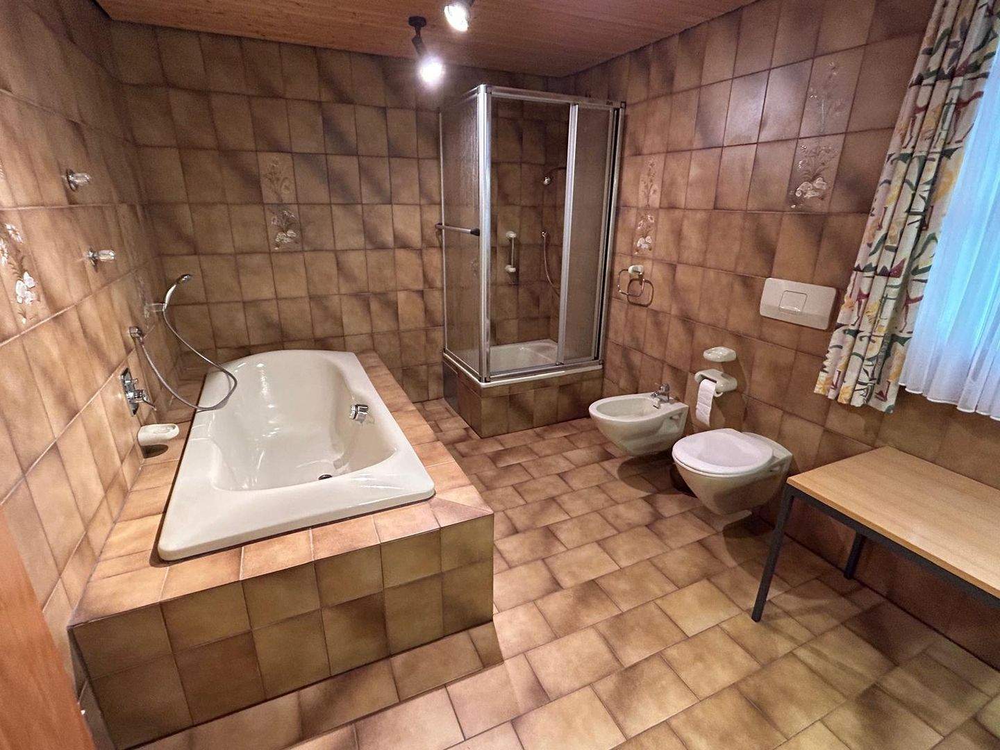 Immobilie in Maßbach - Viel Raum zum Leben – Zweifamilienhaus mit Nebengebäude auf großem Grundstück in ruhiger Randlage von Maßbach - Bild 4