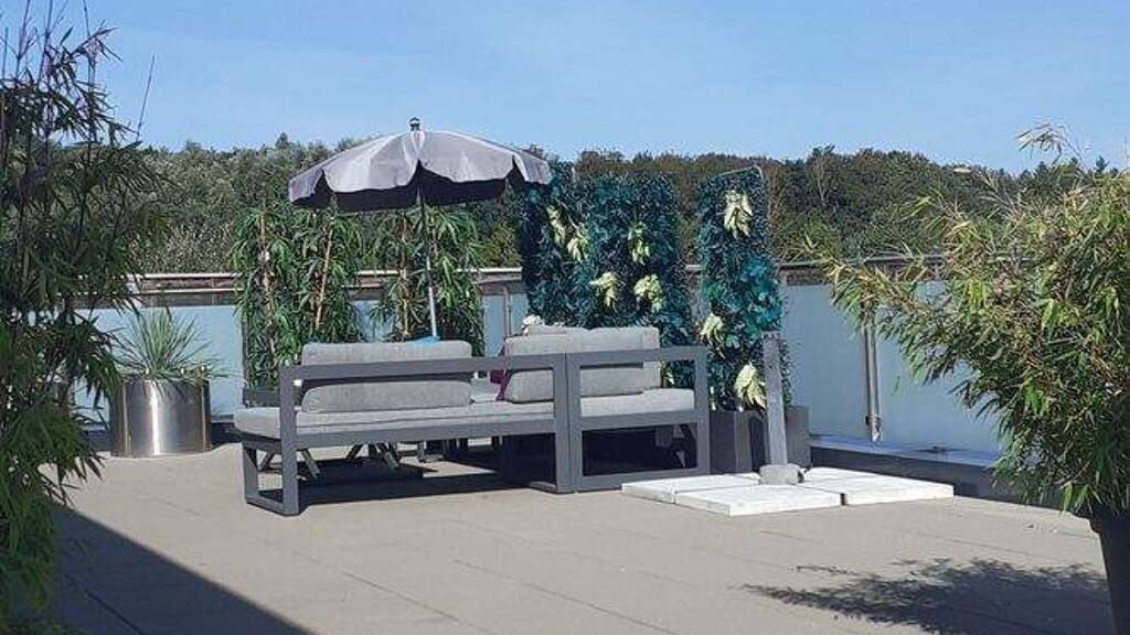 Penthaus, Dachterrasse ,2 Bäder, exclusive Küche und Klimaanlage , 2 Tiefgaragenplätze