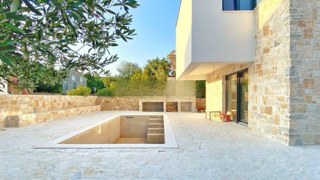 Haus zum Kauf - Erstbezug 5 Zimmer 162 m² 430 m² Grundstück Zadar 23000