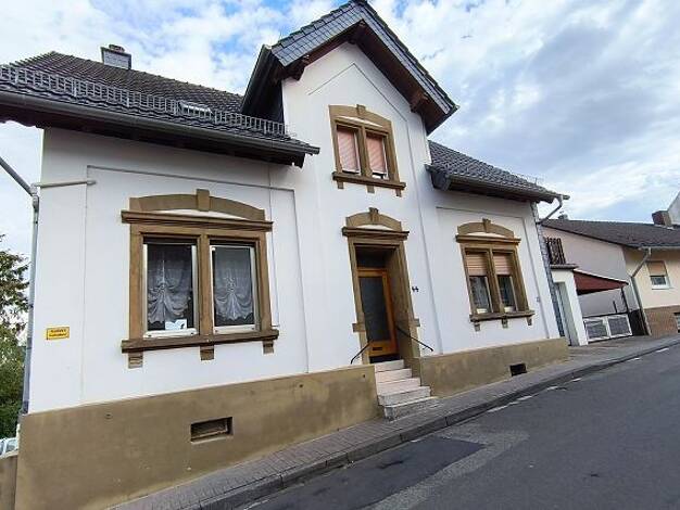 Einfamilienhaus zum Kauf 129.000 € 8 Zimmer 153,4 m² 414 m² Grundstück frei ab 01.09.2026 Einöllen 67753