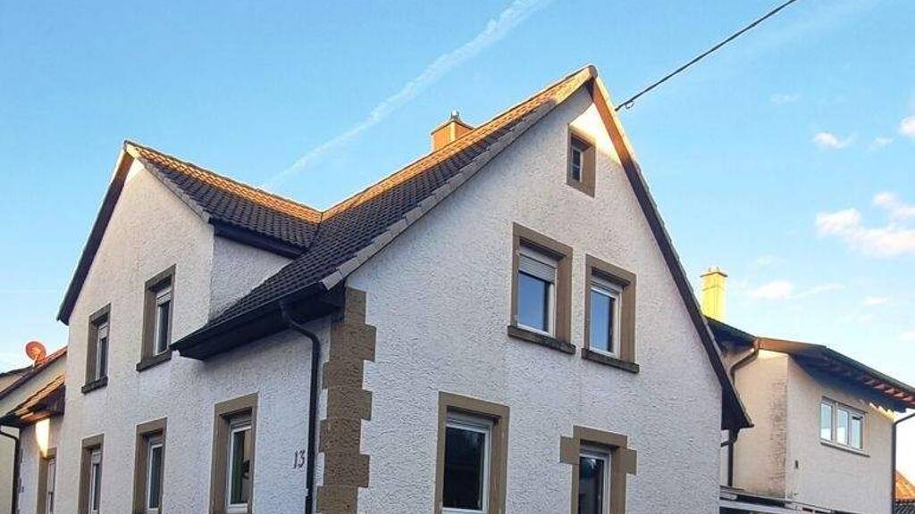 Doppelhaushälfte zum Kauf 275.500 € 5 Zimmer 152 m² 350 m² Grundstück Neue Bahnhofstrasse 13 Sulzfeld 75056