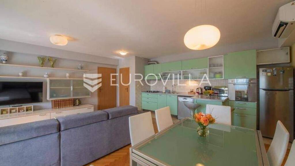 Wohnung zur Miete 750 € 1 Zimmer 52 m² 2. Geschoss Gornji grad / Centar Centar 31000