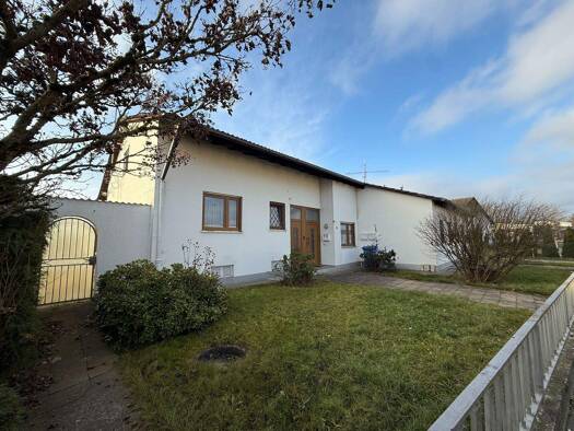 Doppelhaushälfte zum Kauf 199.000 € 5 Zimmer 147 m² 860 m² Grundstück Hengersberg 94491