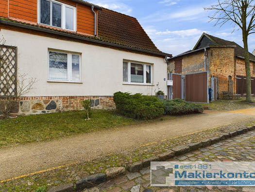 Doppelhaushälfte zum Kauf 175.000 € 5 Zimmer 113 m² 1.894 m² Grundstück Dargun 17159