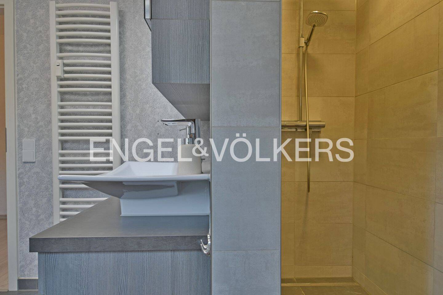 Immobilie in Erlenbach am Main - Großzügiges Wohnen mit Zusatzfläche unterm Dach - viel Raum für Familie & Ideen - Bild 1