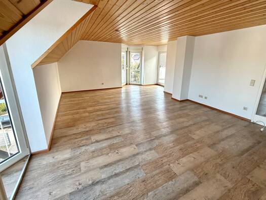 Wohnung zur Miete 1.360 € 3 Zimmer 100 m² Geschoss 2/3 frei ab sofort Lindachstraße 20 Jesingen Kirchheim unter Teck 73230