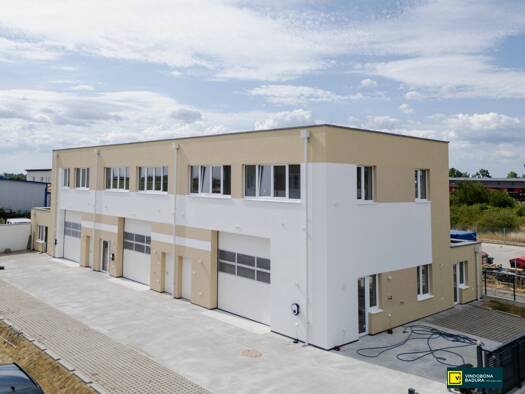 Halle/Industriefläche zur Miete - Erstbezug 2.002 € 86,6 m² Lagerfläche Gewerbestraße Baden 2500