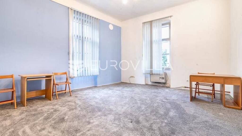 Büro zur Miete 800 € Donji grad August Senoa 10000