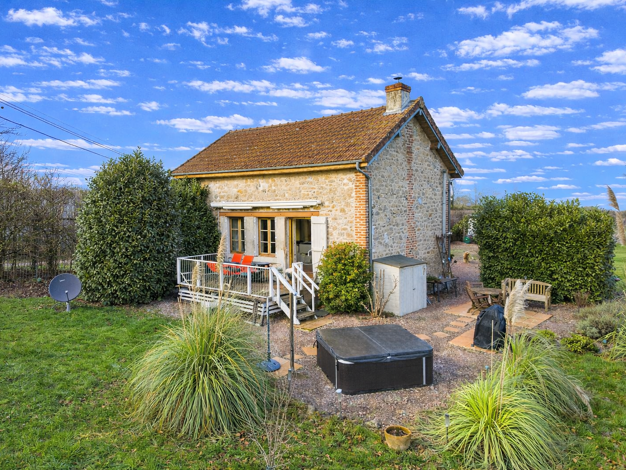 Villa zum Kauf 159.000 € 2 Zimmer 70 m² 2.983 m² Grundstück frei ab sofort Route du Village 375 Le Bourg 71190