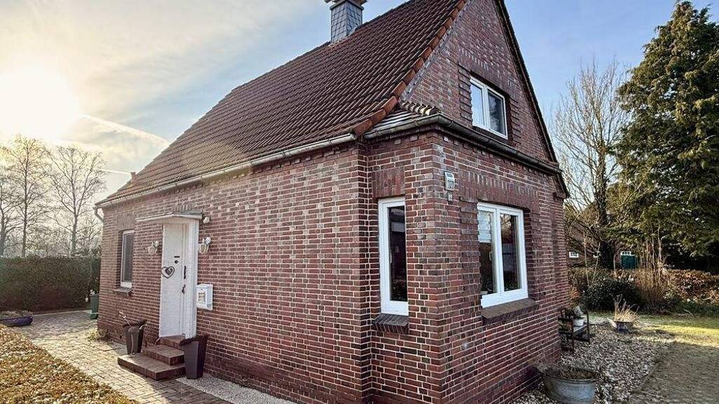 Einfamilienhaus zum Kauf 229.000 € 3 Zimmer 109,8 m² 1.274 m² Grundstück frei ab 01.04.2026 Jever 26441