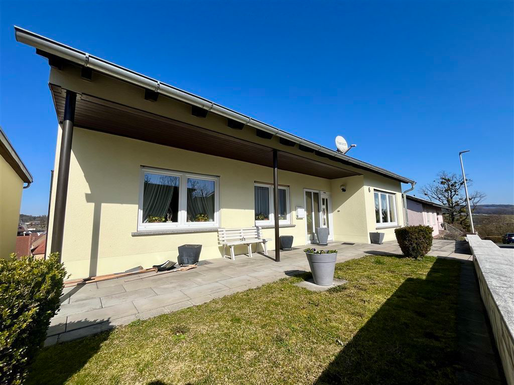 Immobilie in Rentweinsdorf - Eigennutzer aufgepasst, freier Blick auf Rentweinsdorf - EFH mit Potential für eure Familie - Bild 1