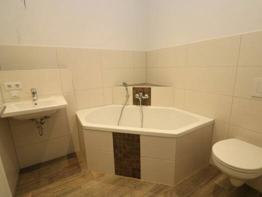Wohnung zur Miete 719 € 4 Zimmer 94,6 m² 5. Geschoss Johanna-Römer-Straße 5 Freiberg Freiberg 09599