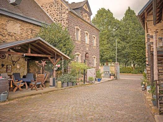 Einfamilienhaus zum Kauf 389.000 € 7 Zimmer 195 m² 1.691 m² Grundstück Naunheim 56753