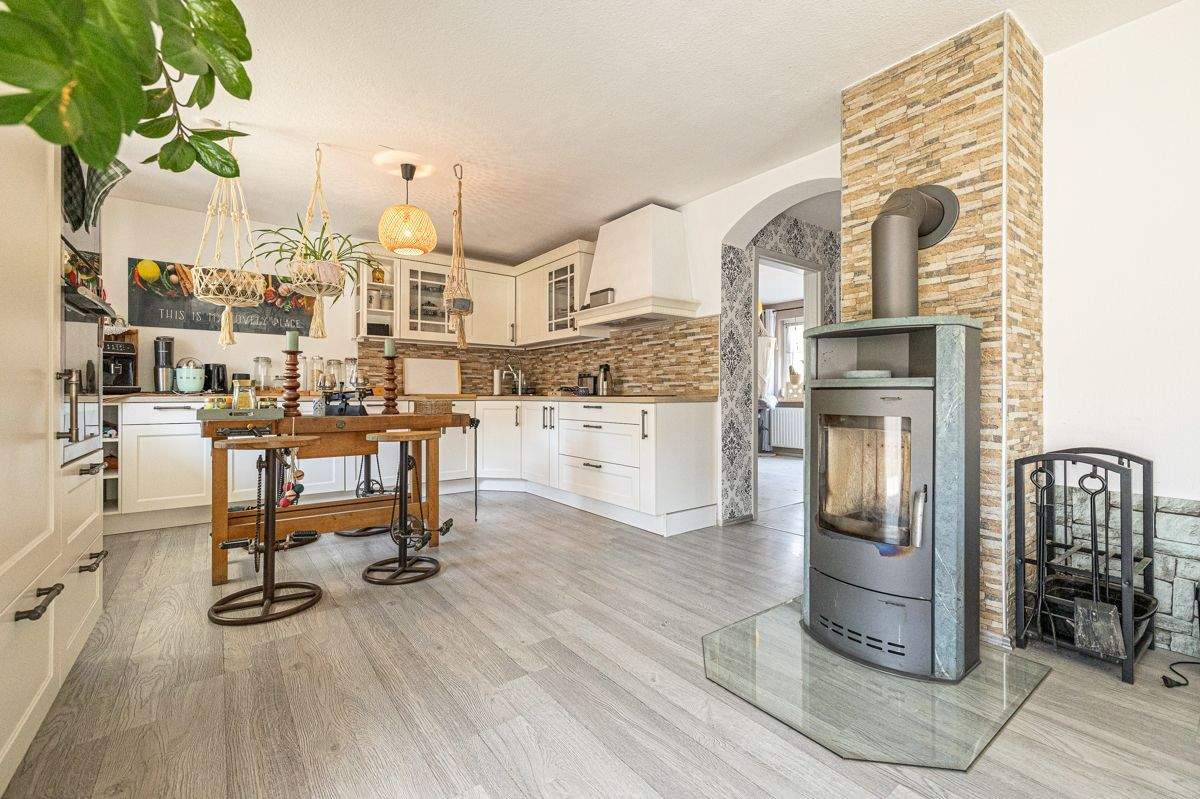 Immobilie in Bretten - Großzügiges Wohnen in Bretten-Diedelsheim- Ein- bis Zweifamilienhaus mit weitläufigem Garten - Bild 2