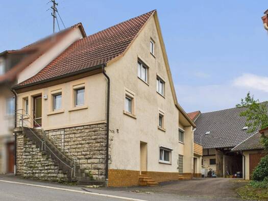 Doppelhaushälfte zum Kauf 125.000 € 5 Zimmer 139,6 m² 573 m² Grundstück Berolzheim Ahorn 74744