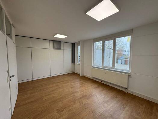 Bürofläche zur Miete provisionsfrei 480 € 1,5 Zimmer 48 m² Bürofläche teilbar ab 20 m² Hanns-M.-Schleyer-Straße 18 a Willich 47877