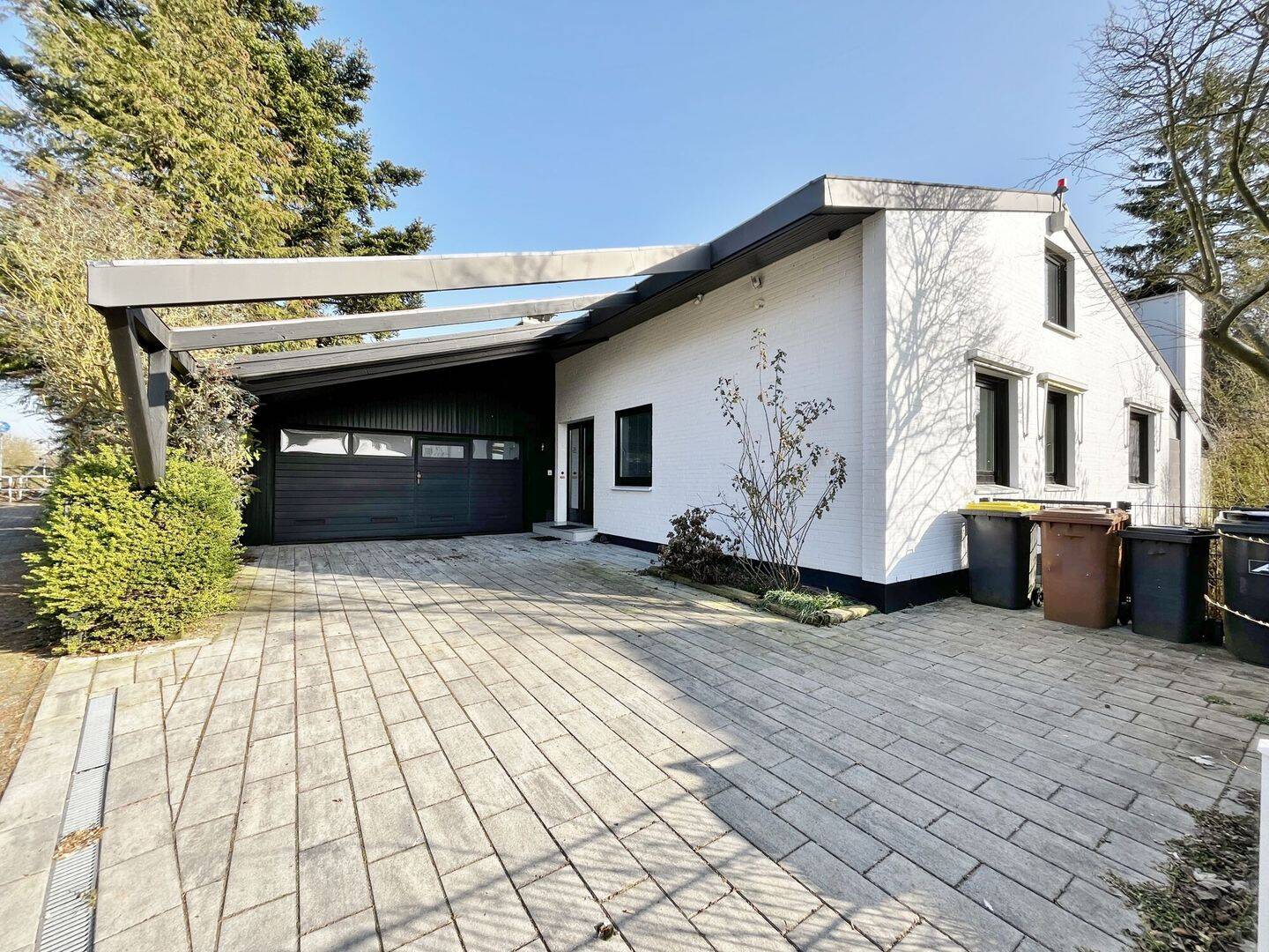 Immobilie in Stuhr - Großzügiger Bungalow mit Pool, Sauna und Doppelgarage! - Bild 2