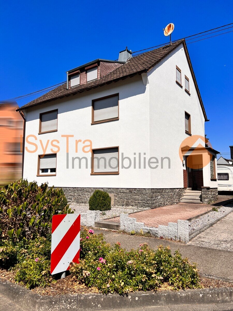 Mehrfamilienhaus zum Kauf 370.500 € 9 Zimmer 213 m²<br/>Wohnfläche 460 m²<br/>Grundstück Ransbach-Baumbach 56235