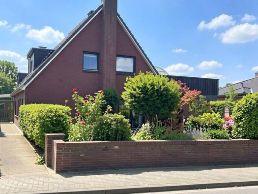 Mehrfamilienhaus zum Kauf 359.000 € 6 Zimmer 184,7 m² 518 m² Grundstück frei ab 01.11.2026 Osterrönfeld 24783