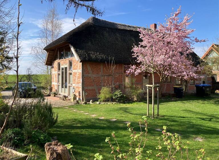 Einfamilienhaus zum Kauf 340.000 € 4 Zimmer 180 m²<br/>Wohnfläche 1.085 m²<br/>Grundstück Below Techentin b Lübz 19399