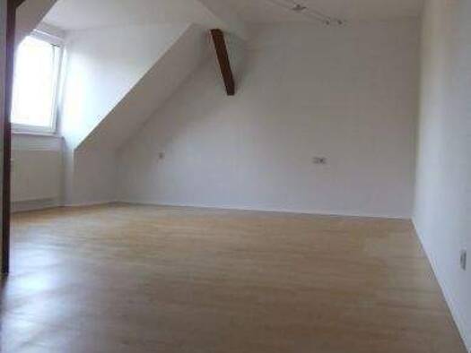 Wohnung zur Miete 700 € 3 Zimmer 90 m² 2. Geschoss frei ab sofort Böhlen 04564