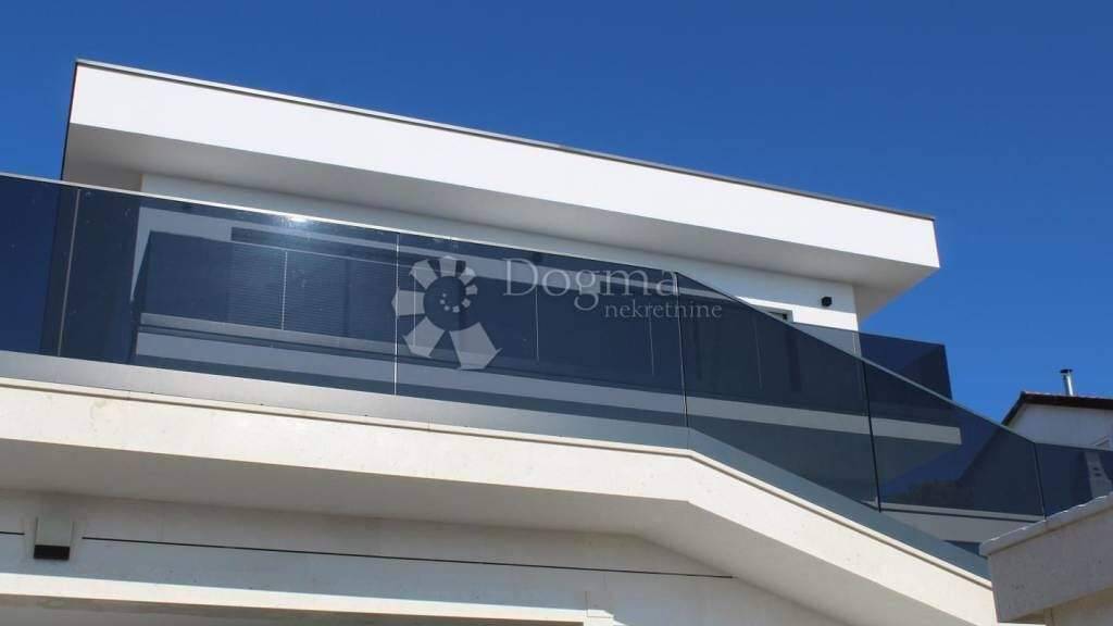 Haus zum Kauf 1.560.000 € 8 Zimmer 400 m² Novi Vinodolski