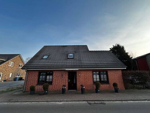 Einfamilienhaus zum Kauf 199.000 € 5 Zimmer 115 m² 1.242 m² Grundstück Hennstedt 25779