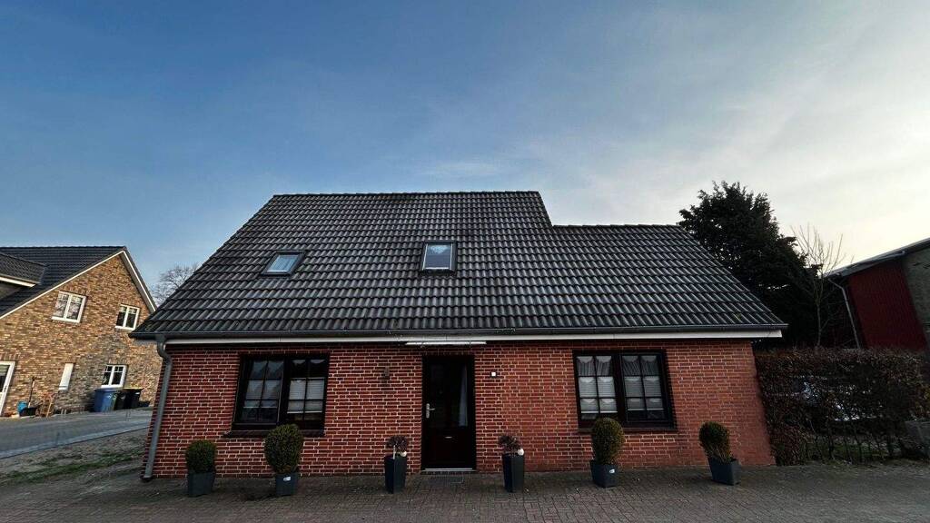 Einfamilienhaus zum Kauf 199.000 € 5 Zimmer 115 m² 1.242 m² Grundstück Hennstedt 25779